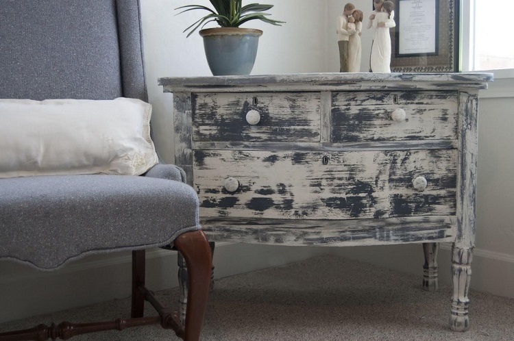 Distressed Look With DIY Chalk Paint